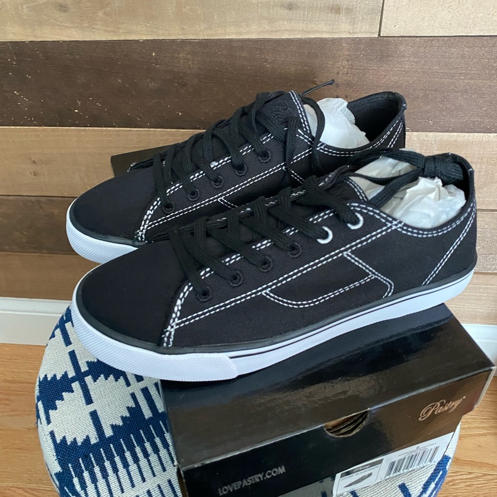 NWT WMNS Dance Sneaker